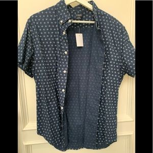 Men’s short sleeve button up - anchor pattern in navy, size large slim, NWT